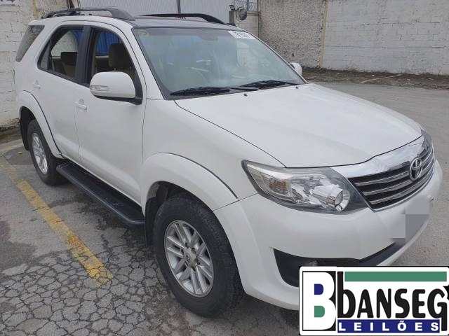 TOYOTA HILUX SW4 SR 2.7 16V VVT-I 2013